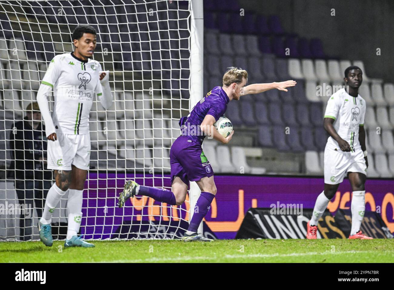 Ewan Henderson di Beerschot celebra dopo aver segnato durante una partita di calcio tra Beerschot va e Cercle Brugge, domenica 01 dicembre 2024 ad Anversa, il giorno 16 della stagione 2024-2025 della prima divisione del campionato belga 'Jupiler Pro League'. BELGA FOTO TOM GOYVAERTS Foto Stock