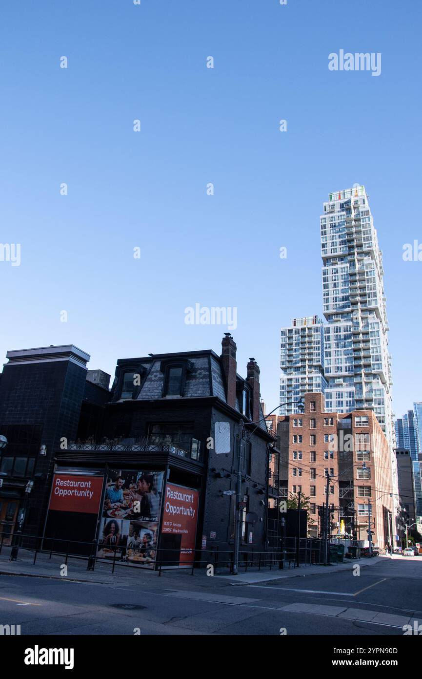 Cartello con l'indicazione "opportunità ristorante" su John Street nel centro di Toronto, Ontario, Canada Foto Stock