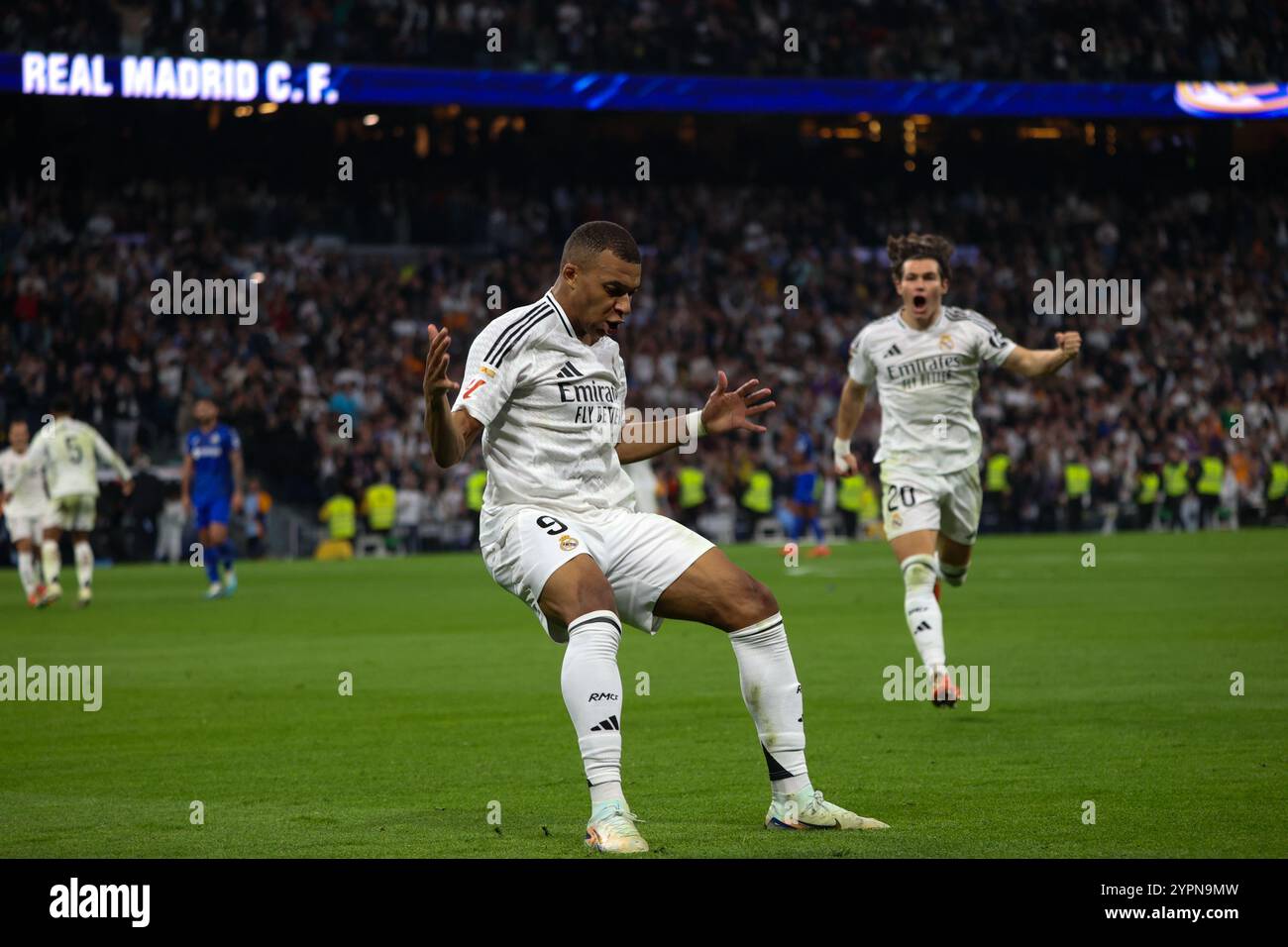 Madrid, Spagna. 1 dicembre 2024. Kylian Mbappé del Real Madrid celebra un gol durante una partita di campionato spagnolo tra Real Madrid e Getafe questo pomeriggio allo stadio Santiago Bernabéu crediti: D. Canales Carvajal/Alamy Live News Foto Stock