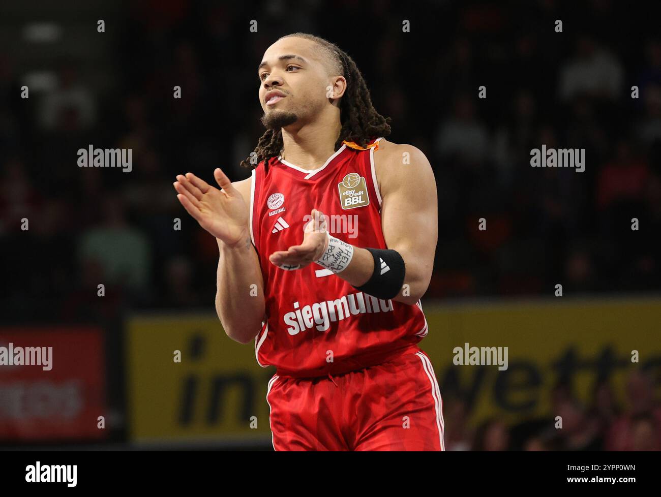 Carsen Edwards (FC Bayern Basketball, n. 3) gestikuliert. GER, FC Bayern Basketball vs. RASTA Vechta, Basketball, 1.Bundesliga, Saison 2024/2025, 01.12.2024, foto: Eibner-Pressefoto/Marcel Engelbrecht Foto Stock