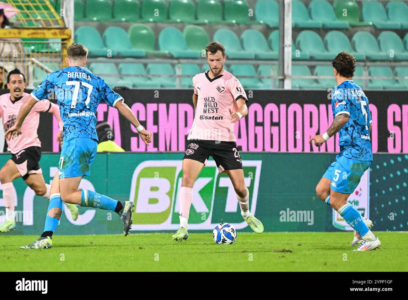 Jeremy le Douaron (Palermo F.C.) durante la partita di serie italiana BKT tra Palermo F.C. e Spezia calcio il 1° dicembre 2024 allo stadio Renzo Barbera di Palermo Foto Stock