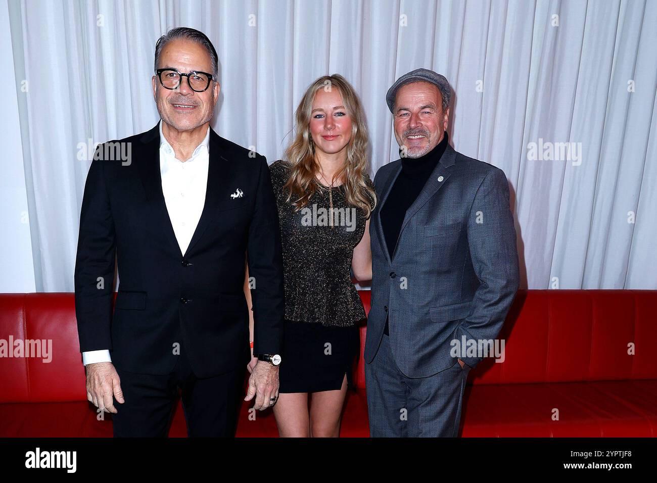 Karsten Speck, Natalie Demtroeder und Till Demtroeder bei der Premiere vom ‚MJ - Das Michael Jackson Musical“ Am 1.12.2024 im Stage Theater im Hafen i Foto Stock