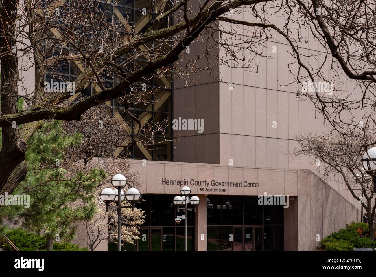 Hennepin County Government Center al 300 South 6th St, Minneapolis, Minnesota, USA, il 5 maggio, 2023 Foto Stock