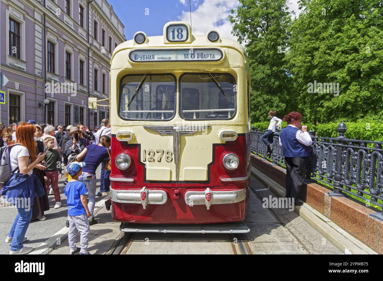 MOSCA, RUSSIA, Jube 4, 2022: Una vecchia tram (costruita nel 1948) all'annuale Moscow tram Festival. Mosca, Chistoprudny Boulevard Foto Stock