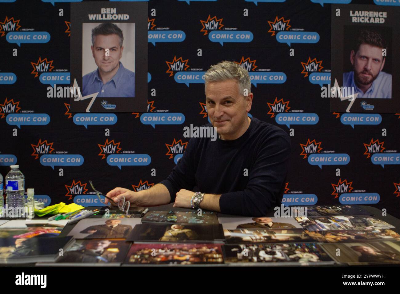 L'attore Ben Willbond, noto per i fantasmi della BBC e per le storie orribili che posano per una foto, firmando autografi per i fan al MCM Comic con Birmingham Foto Stock