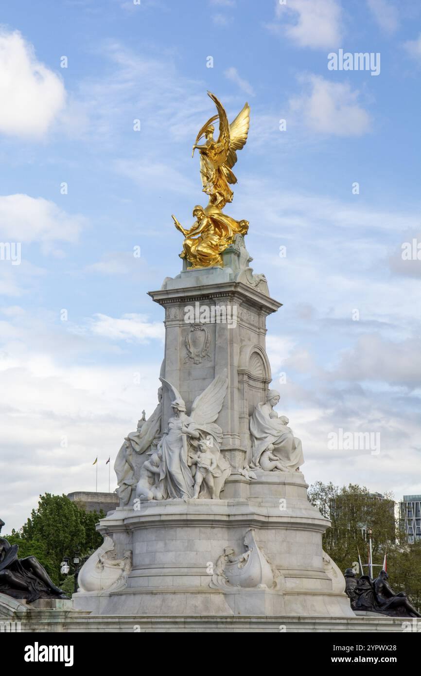 Londra, Regno Unito, 10 maggio 2023: Il Victoria Memorial. Un monumento alla Regina Vittoria, situato alla fine del Mall di Londra. REGNO UNITO Foto Stock