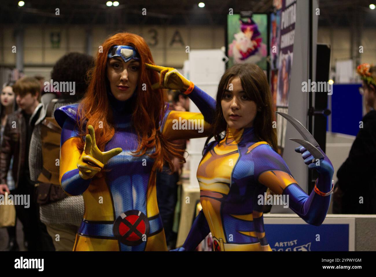 Birmingham Comic con 2024, fan vestiti come Jean Gray e X23 di Marvels X Men. Foto Stock