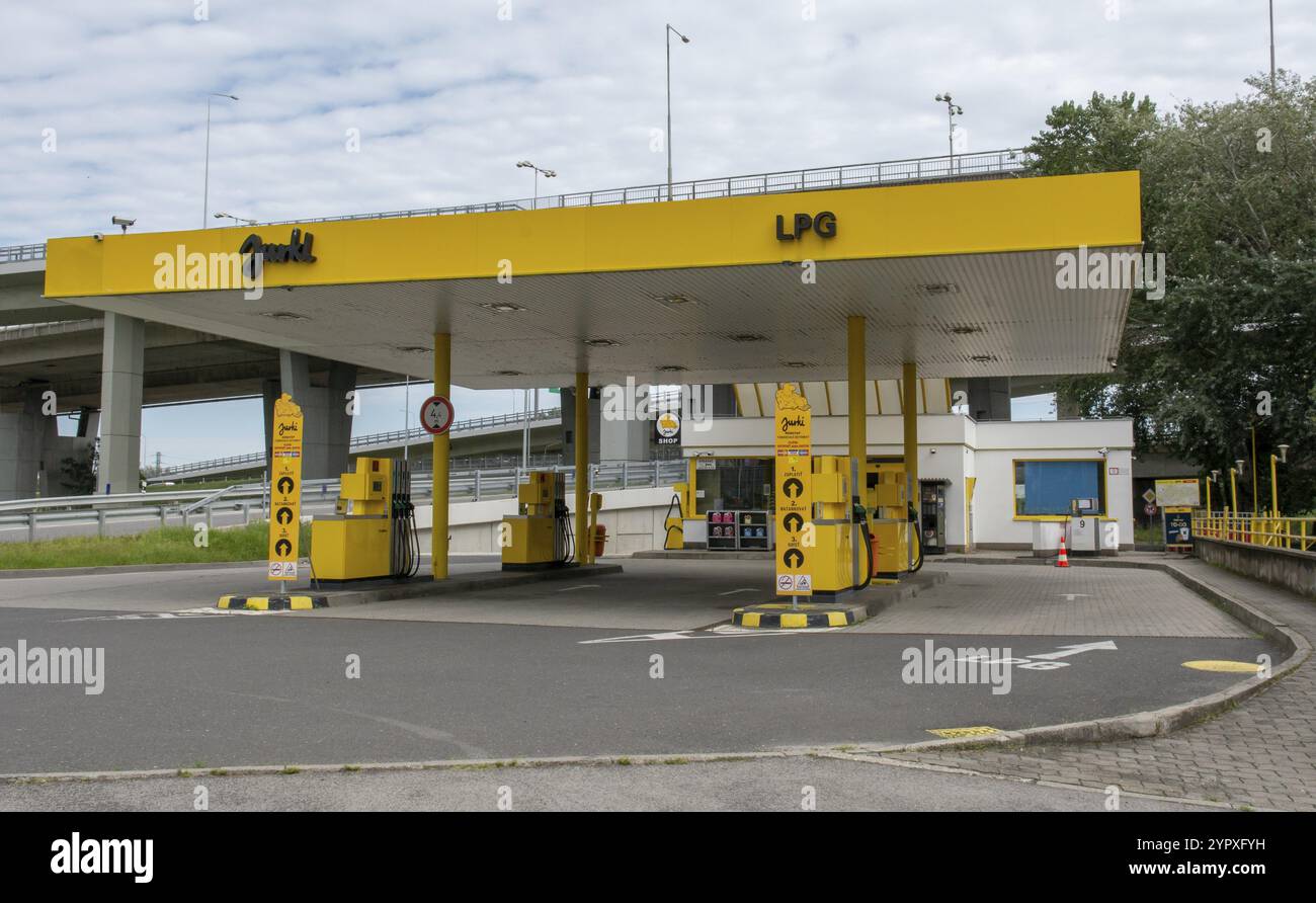 Bratislava, Slovacchia, 3 settembre 2023: Stazione di servizio Jurki. Stazione di servizio JURKI-HAYTON. Stazione di rifornimento, Europa Foto Stock