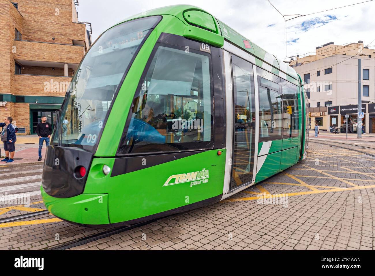 Non condividendo la pista con altri veicoli, i tram possono funzionare a velocità più elevate Foto Stock