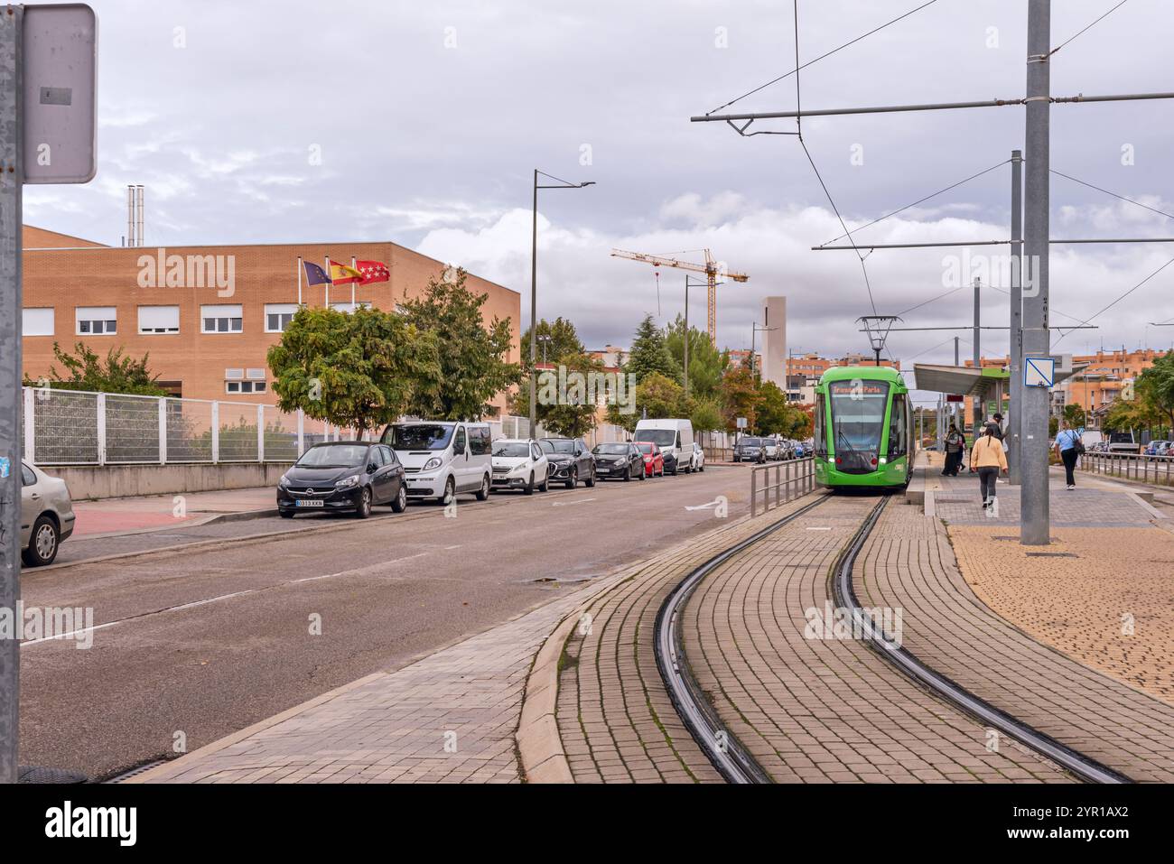 I tram possono trasportare un gran numero di passeggeri in un piccolo spazio Foto Stock