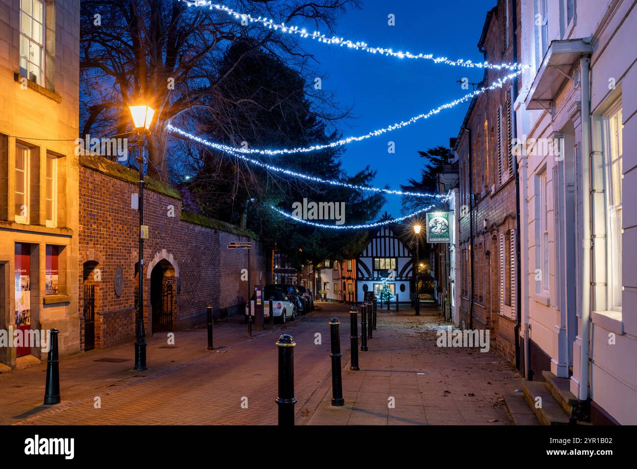 Castle Street a Natale. Warwick, Warwickshire, Inghilterra Foto Stock