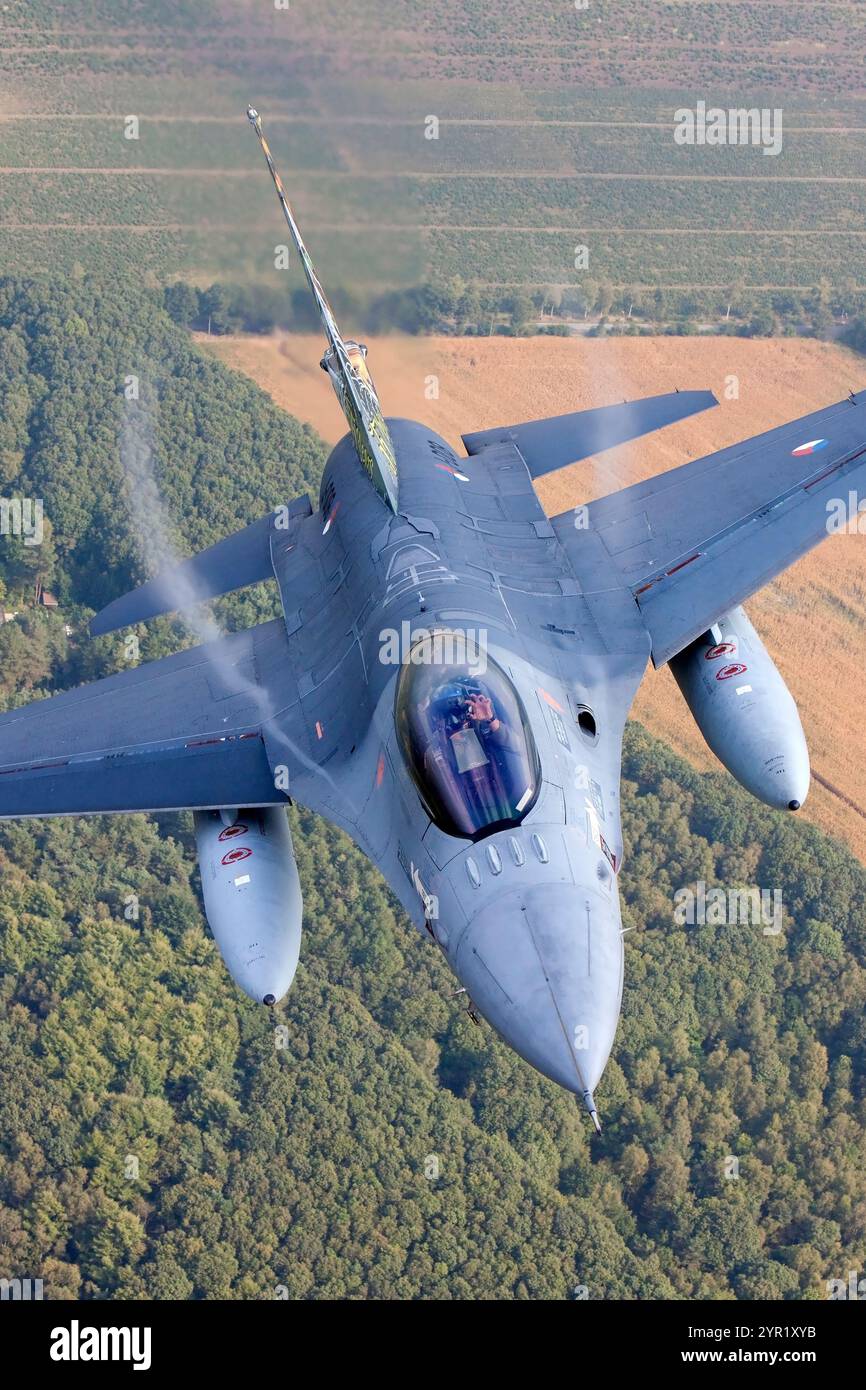 Royal Netherlands F-16 Fighting Falcon Air to Air Photo Mission Foto Stock