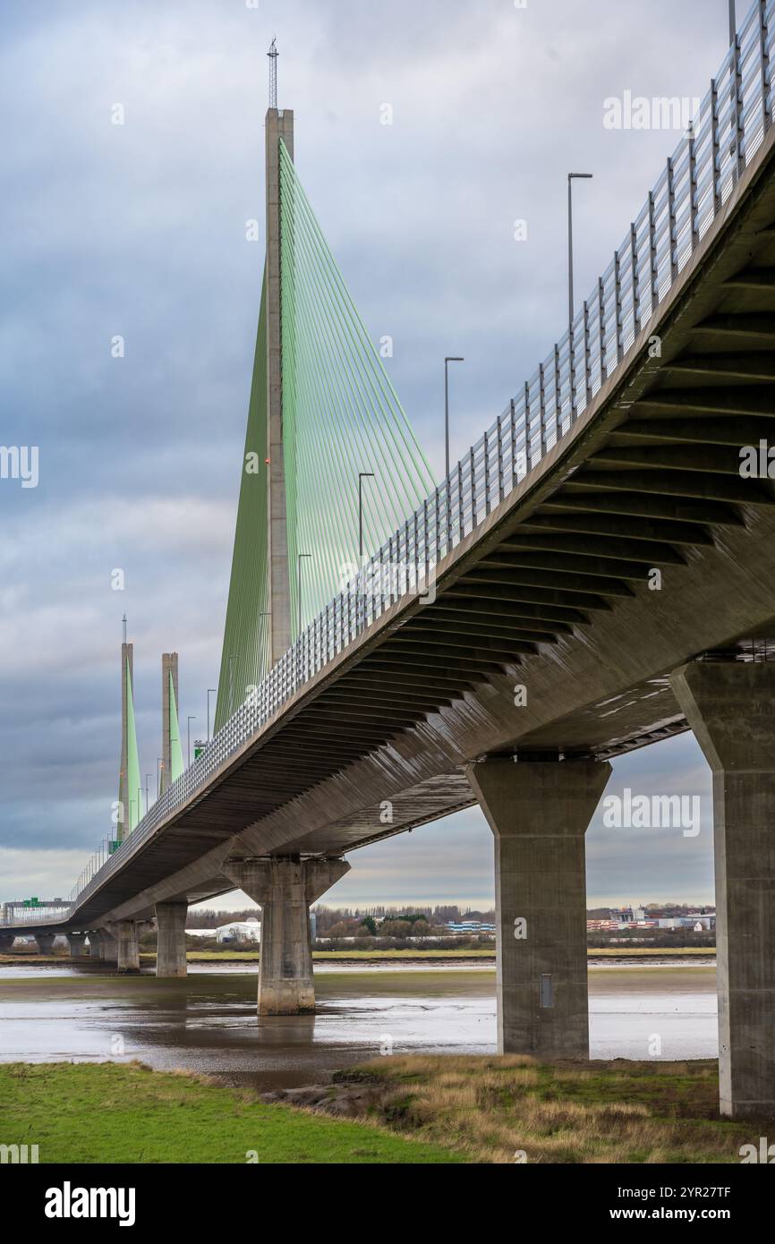 Il ponte sospeso Gateway sul fiume Mersey tra Widnes e Runcorn è stato inaugurato nell'ottobre 2017. Foto Stock