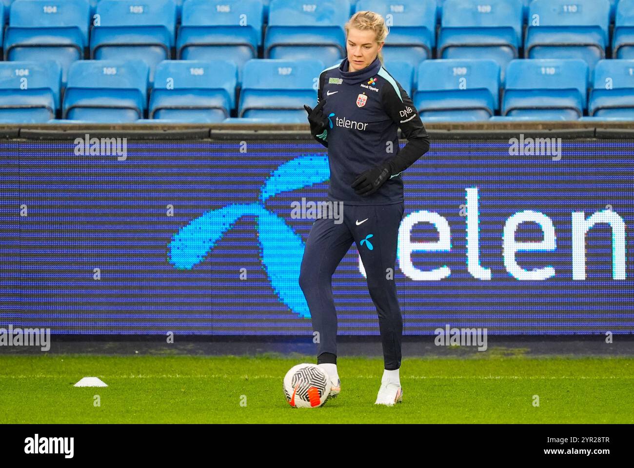 Oslo 20241202. ADA Martine Stolsmo Hegerberg durante l'allenamento con la nazionale di calcio femminile allo stadio Ullevaal prima delle qualificazioni al campionato europeo contro l'Irlanda del Nord. Foto: Lise Aaserud / NTB Foto Stock