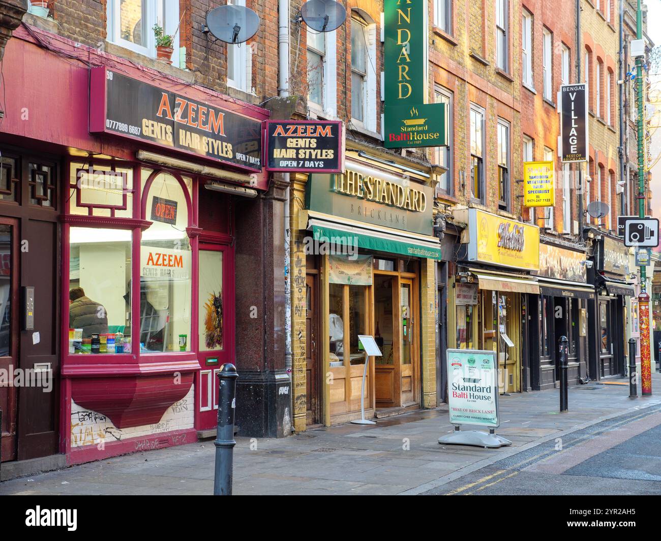 Ristoranti indiani su Brick Lane, East End, Londra, Regno Unito Foto Stock