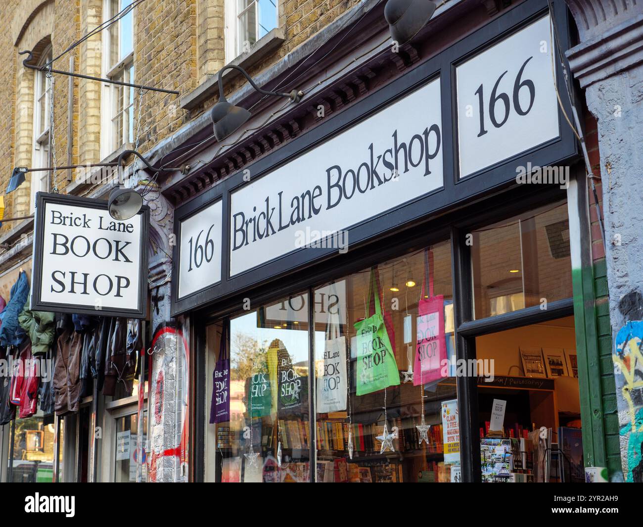 Brick Lane Bookshop in Brick Lane, East End, Londra, Regno Unito Foto Stock