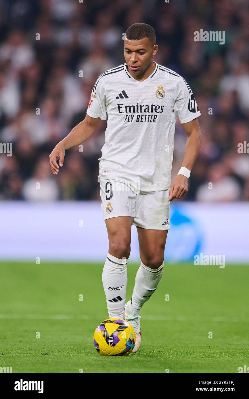 MADRID, SPAGNA - 1 DICEMBRE: Kylian Mbappe centroattaccante del Real Madrid in azione durante la partita LaLiga EA Sports tra Real Madrid e Getafe CF allo stadio Santiago Bernabeu il 1° dicembre 2024 a Madrid, Spagna. (Foto di Francisco Macia/Photo Players Images/Magara Press) Foto Stock