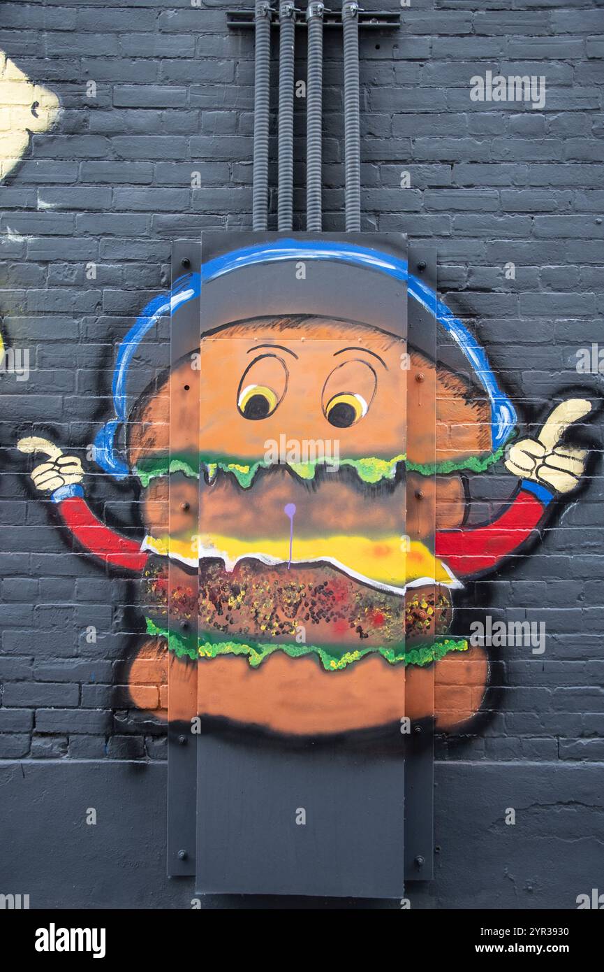 Murale di carattere hamburger vicino a McCaul Street nel centro di Toronto, Ontario, Canada Foto Stock