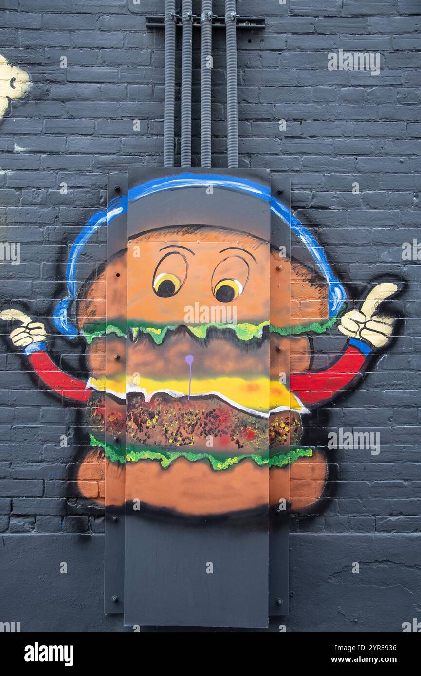 Murale di carattere hamburger vicino a McCaul Street nel centro di Toronto, Ontario, Canada Foto Stock