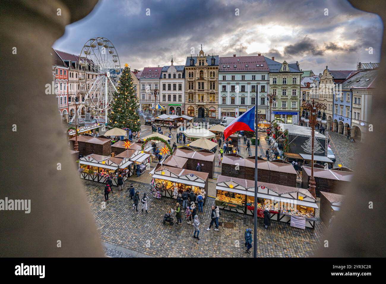 Liberec, Repubblica Ceca. 29 novembre 2024. Mercatino di Natale in Piazza Dr. E. Benes a Liberec, Repubblica Ceca, nella foto il 29 novembre 2024. Crediti: Radek Petrasek/CTK Photo/Alamy Live News Foto Stock