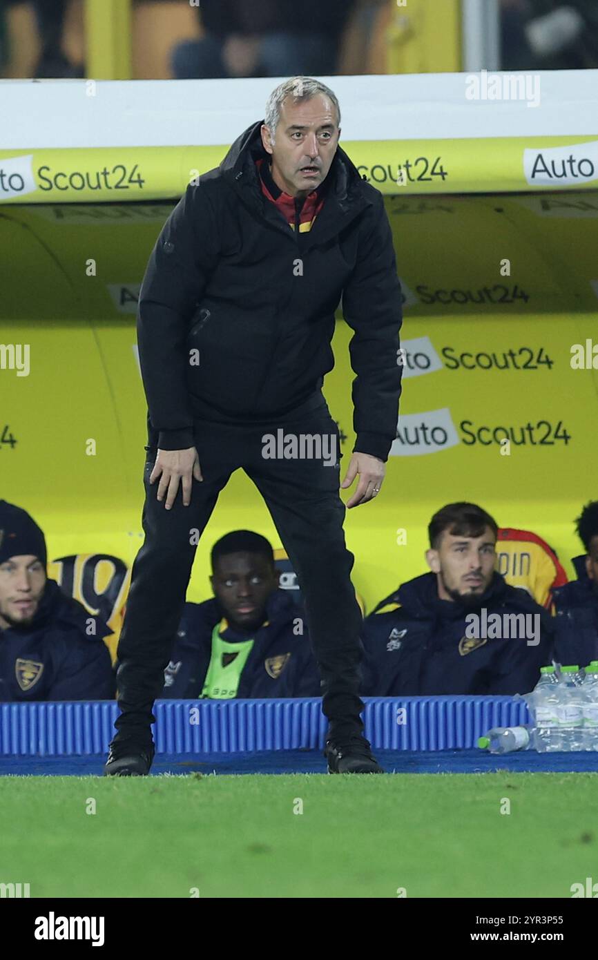 Marco Giampaolo, allenatore italiano del Lecce, durante la partita di serie A tra Lecce e Juventus allo stadio via del Mare Ettore Giardiniero di Lecce il 1° dicembre 2024. Foto Stock