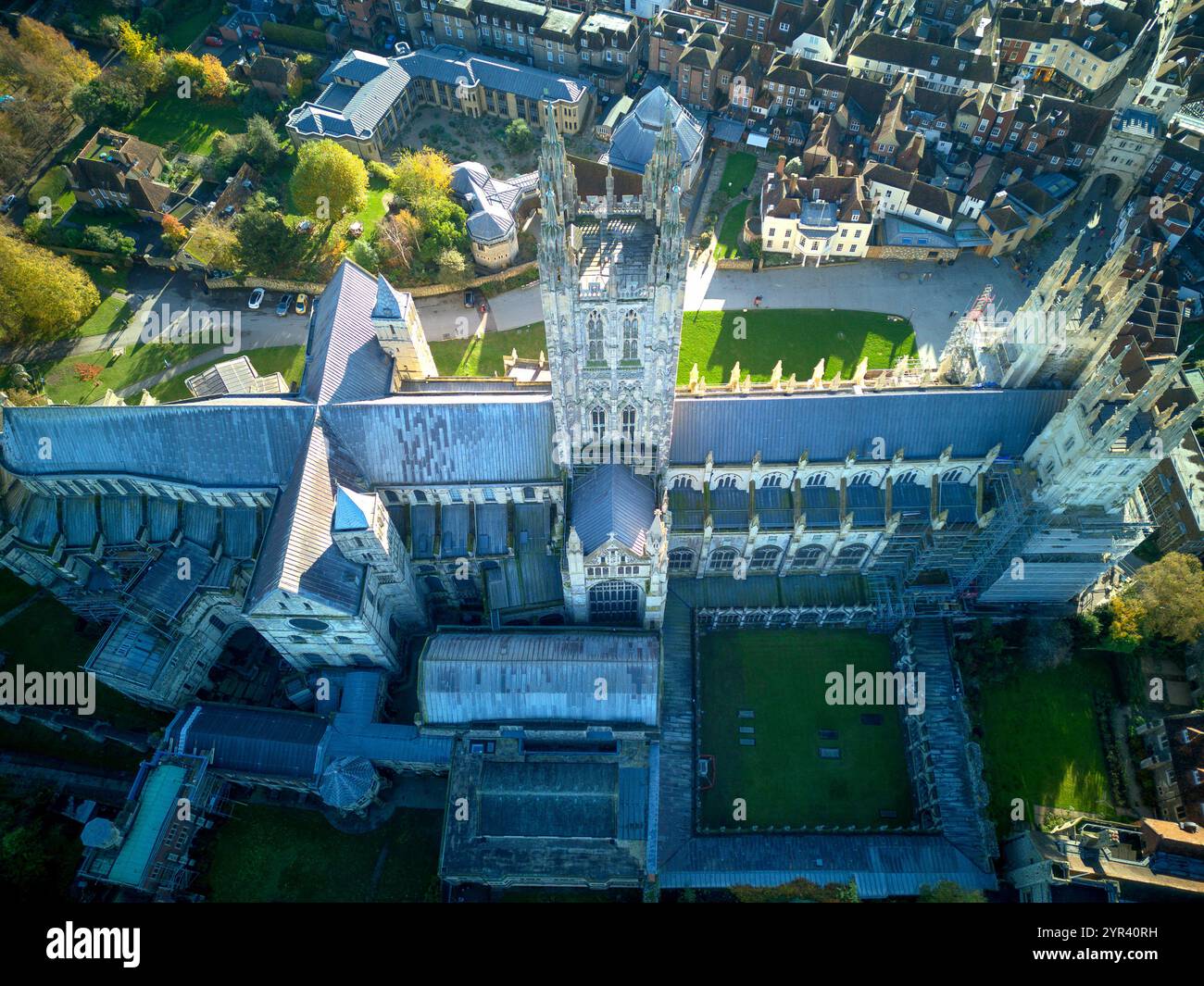 Canterbury Cathedral dall'alto nella città di Canterbury nel Kent, Regno Unito Foto Stock