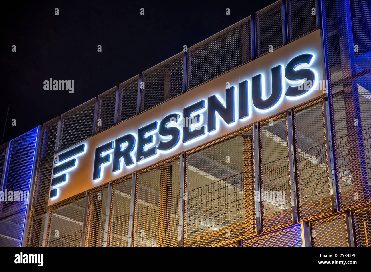 Logo Fresenius presso la sede del gruppo a Bad Homburg, Germania Foto Stock