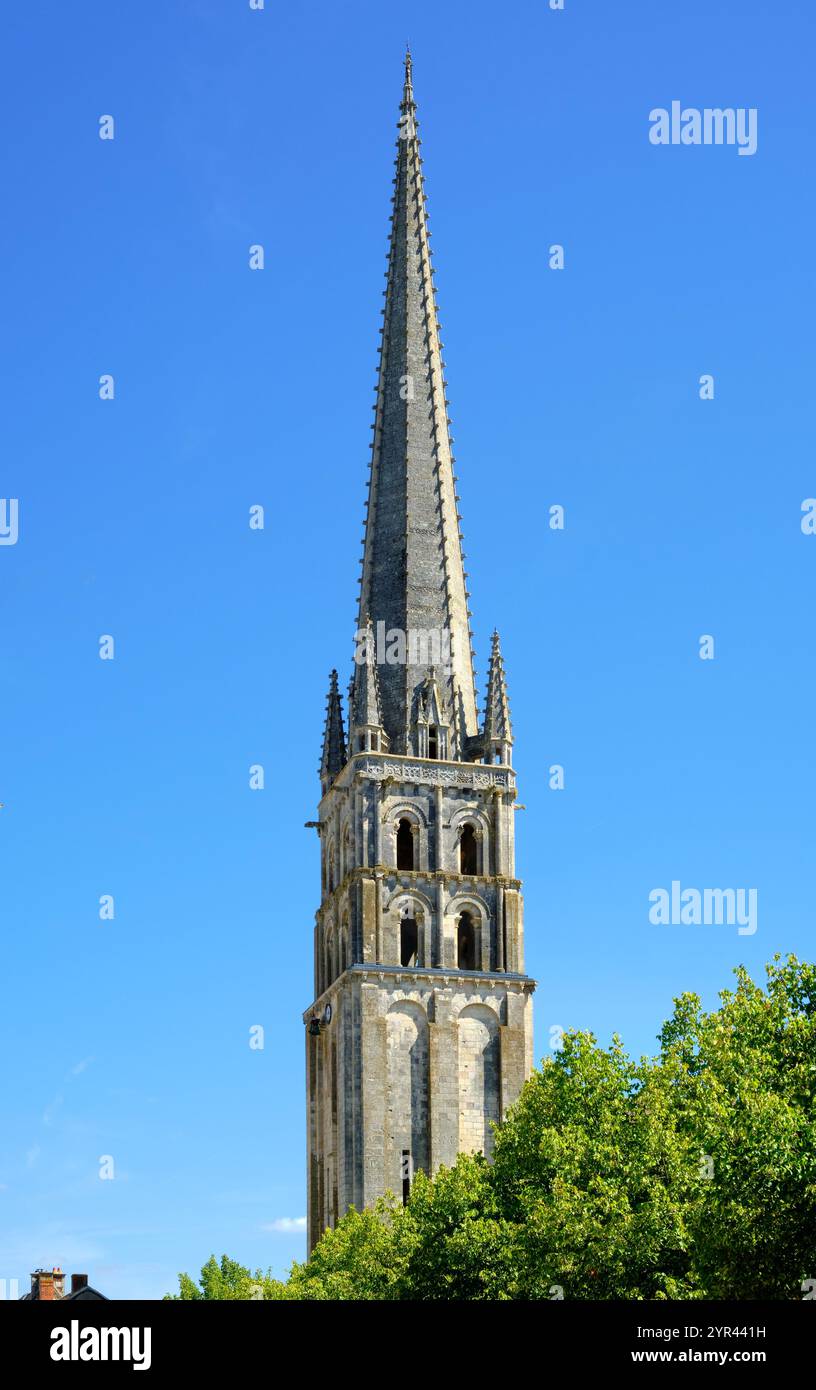 L'incredibile guglia dell'abbazia di St Savin Foto Stock