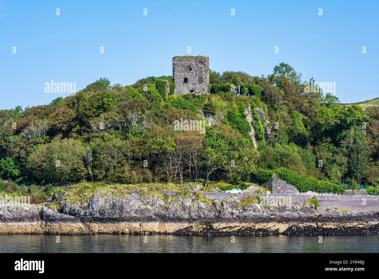 Dunollie Castle e terreni su Dunollie Point alla foce di Oban Bay, appena a nord della città di Oban in Argyll e Bute, Scozia, Regno Unito Foto Stock