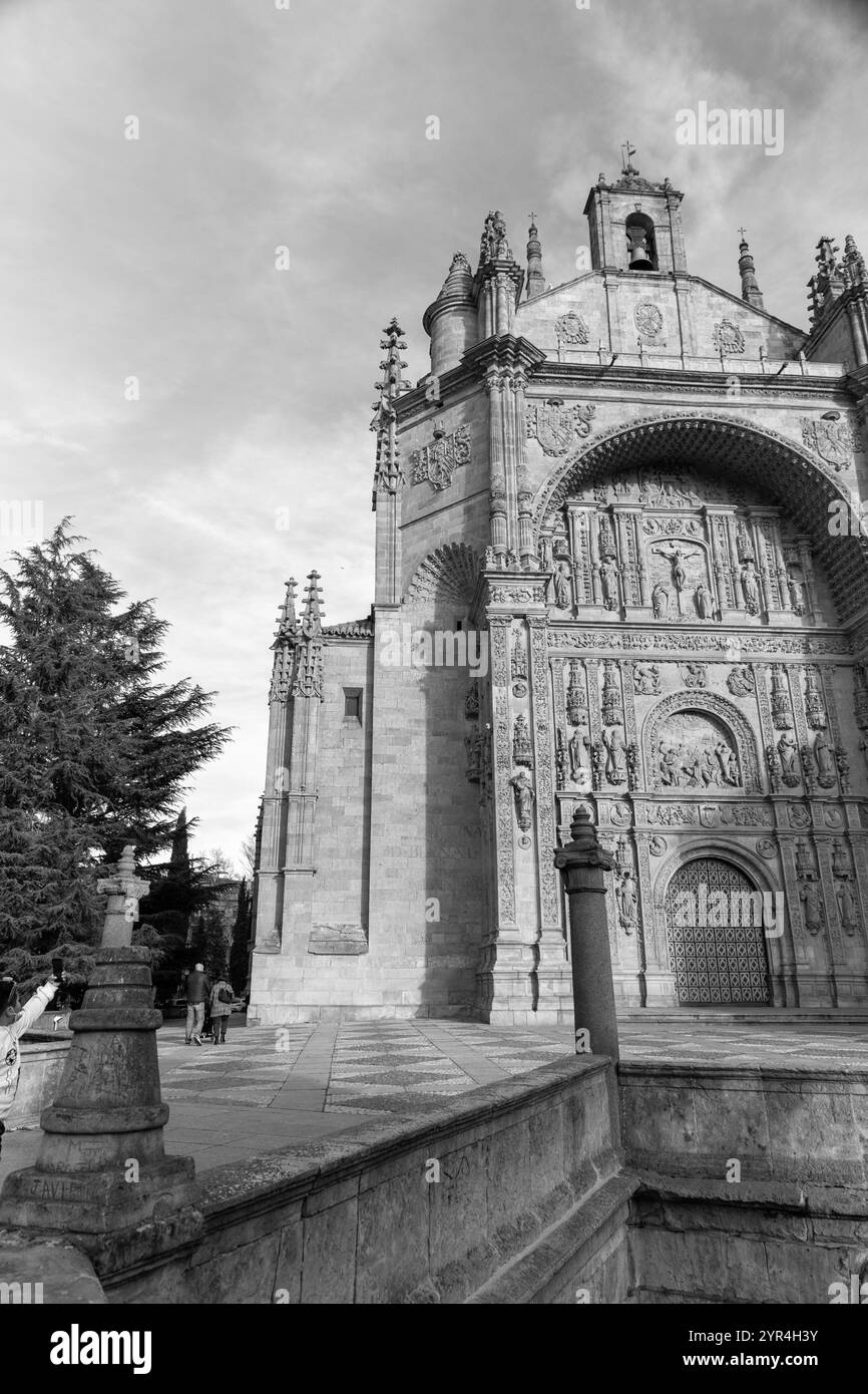 Salamanca, Spagna - 20 febbraio 2022: Il Convento de las Duenas è un convento domenicano a Salamanca. Costruito nel XV e XVI secolo. Foto Stock