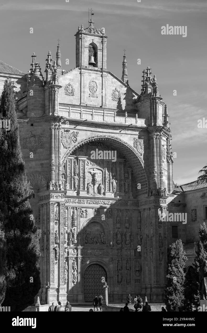 Salamanca, Spagna - 20 febbraio 2022: Il Convento de las Duenas è un convento domenicano a Salamanca. Costruito nel XV e XVI secolo. Foto Stock
