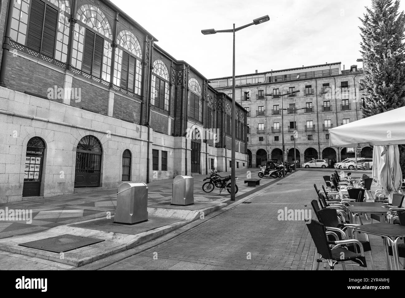 Salamanca, Spagna-FEB 20, 2022: Vista esterna del mercato centrale, Mercado Central de Abastos de Salamanca Foto Stock