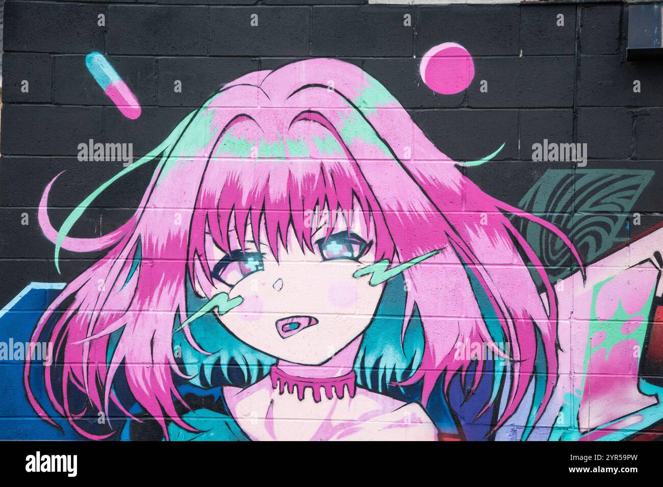 Anime girl con murale di capelli rosa in McCaul Street nel centro di Toronto, Ontario, Canada Foto Stock