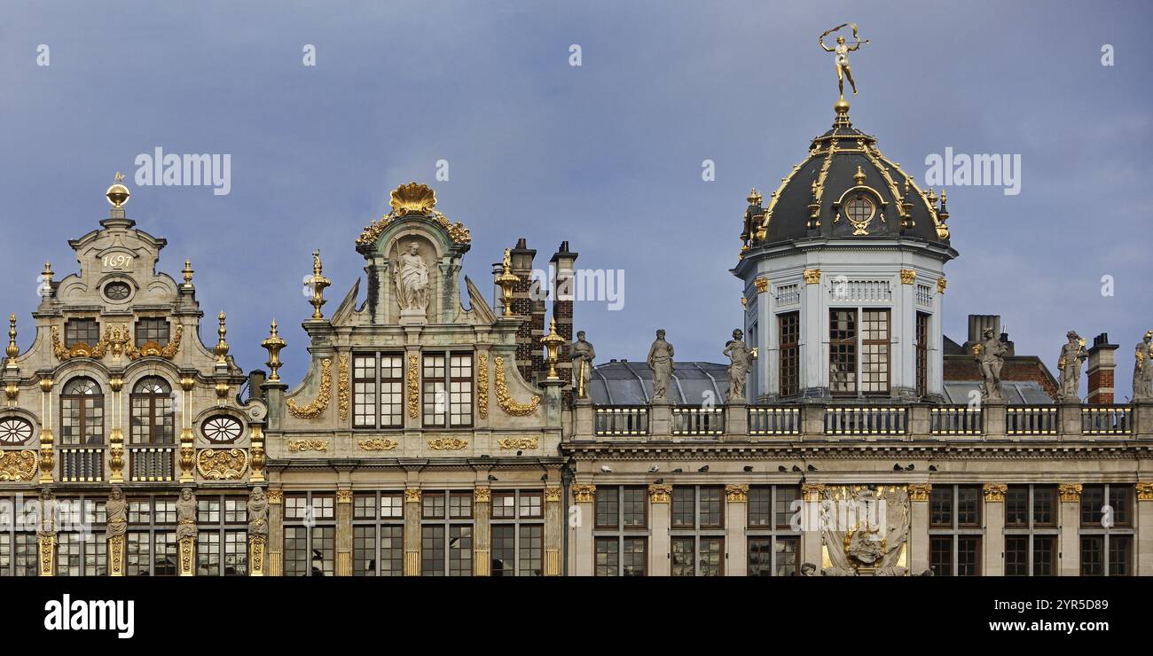 Le facciate barocche della corporazione ospitano le Sac, la Brouette e Au ROI d'Espagne, Grand-Place, Grote Markt, Bruxelles, Belgio, Europa Foto Stock