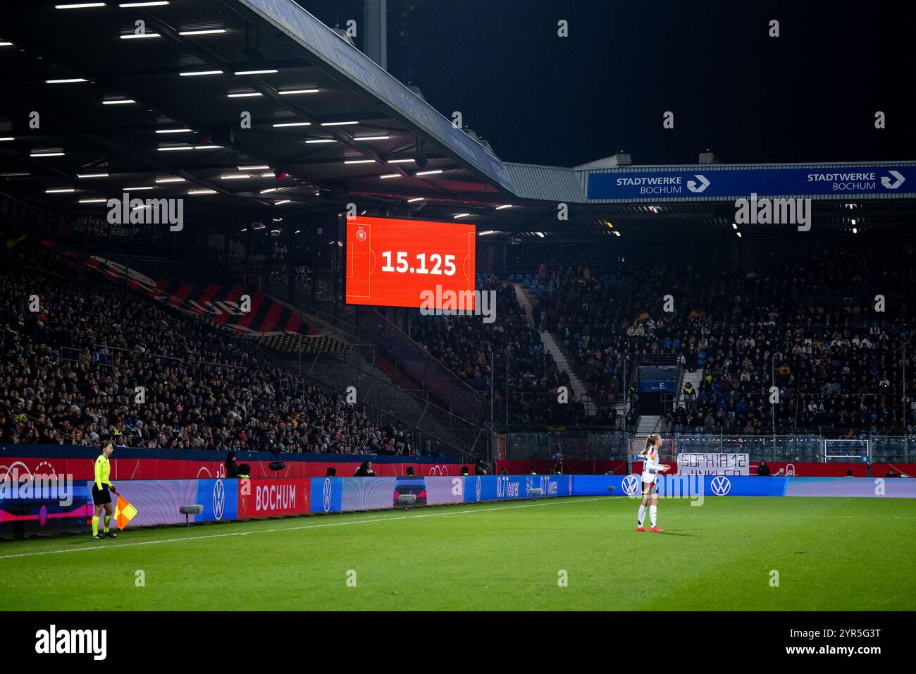 Zuschauerzahl 15125 auf der Anzeigetafel, GER, Deutschland vs Italien, Frauen Fussball Nationalmannschaft, Testspiel UEFA Womens Euro 2025, Saison 2024/2025, 02.12.2024 foto: Eibner-Pressefoto/Michael Memmler Foto Stock
