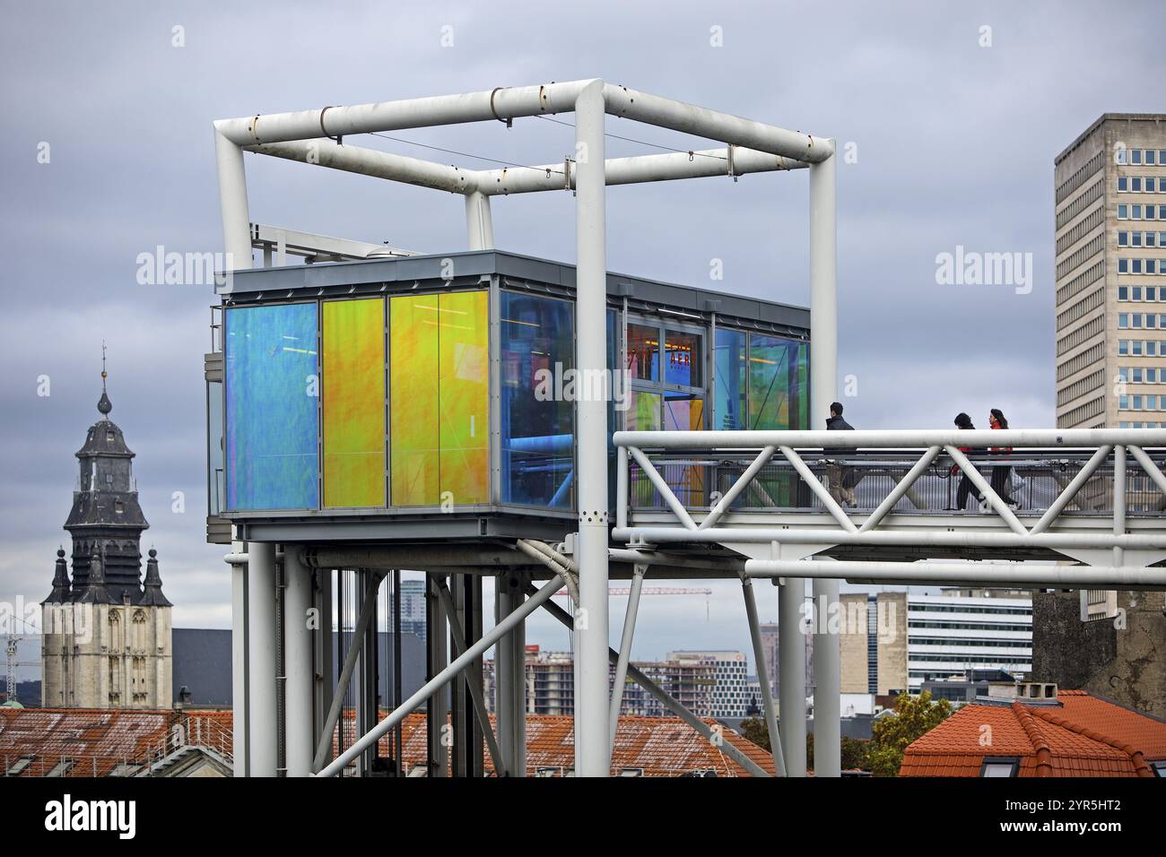 Marollescenece, installazione artistica The Cube, rivestimento delle finestre con film dicroici traslucidi, Poelaert, Bruxelles, Belgio, Europa Foto Stock