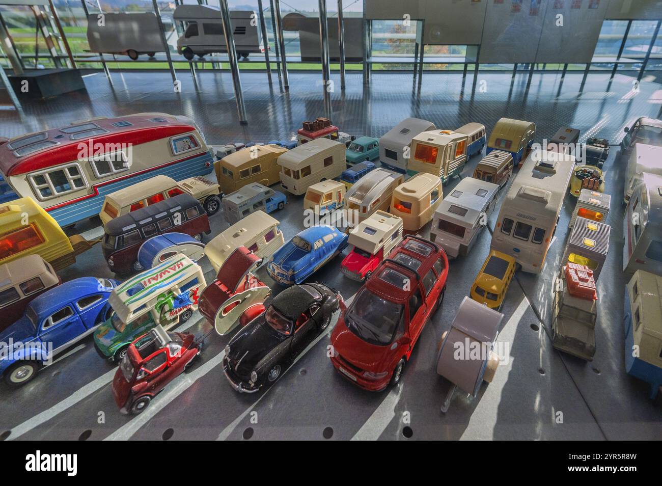 Collezione di modelli di auto e roulotte, vista interna, Erwin Hymer Museum, roulotte, lago di Bad Forest, alta Svevia, Baden-Wuerttemberg, Germania, Europa Foto Stock