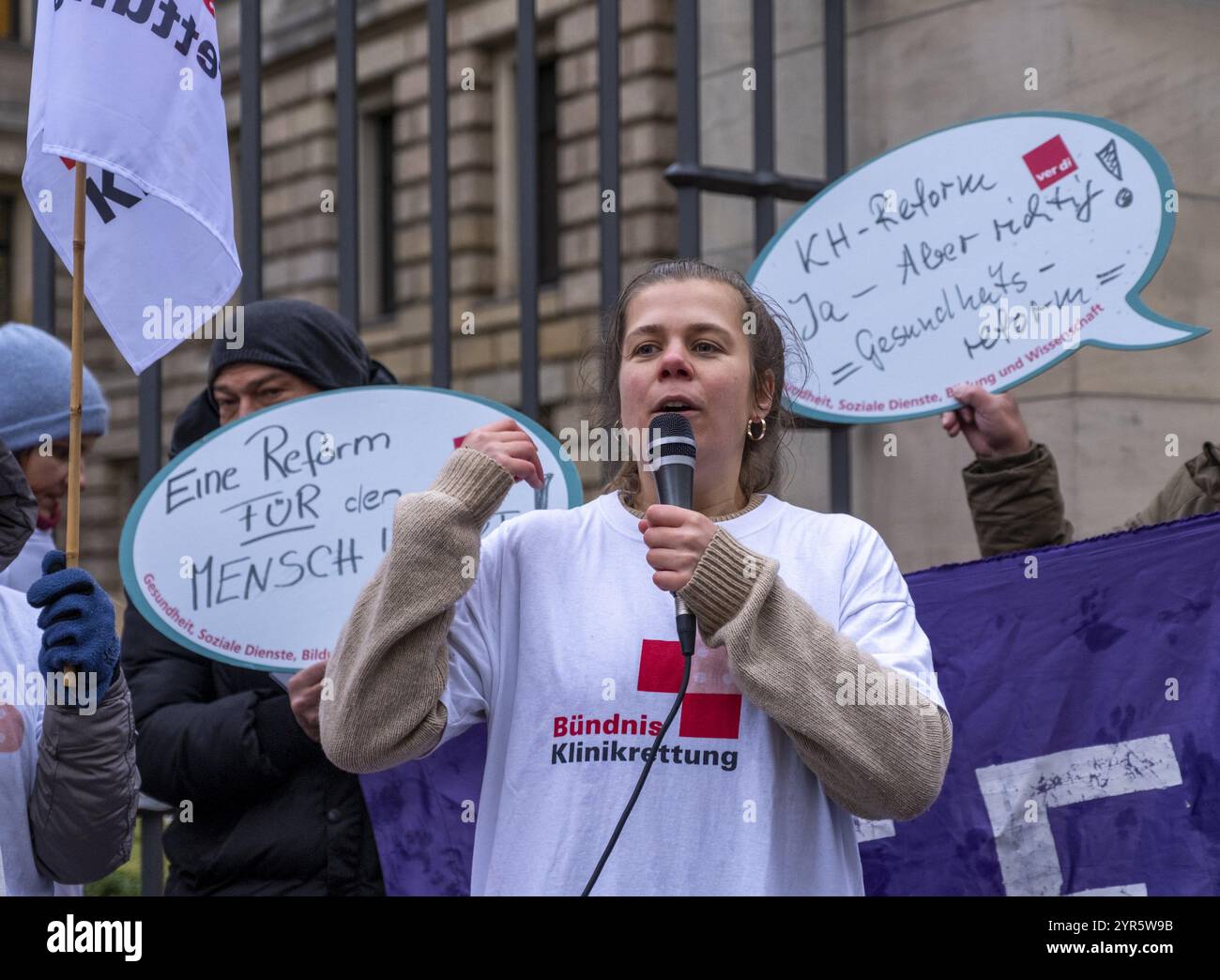 Germania, Berlino, 22 novembre 2024, azione contro la riforma ospedaliera, alleanze sanitarie presentare appello sulla riforma ospedaliera al Bundesrat, appello alla B. Foto Stock