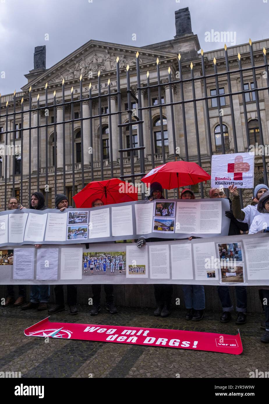 Germania, Berlino, 22 novembre 2024, azione contro la riforma ospedaliera, alleanze sanitarie presentare appello sulla riforma ospedaliera al Bundesrat, appello alla B. Foto Stock