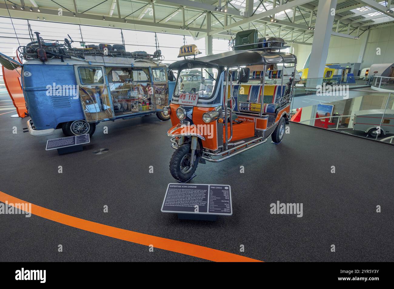 Auto risciò e VOLKSWAGEN T1 Bulli del 1956, autocostruzione, vista interna, Erwin Hymer Museum, carovana, lago Bad Forest, alta Svevia, Baden-W. Foto Stock
