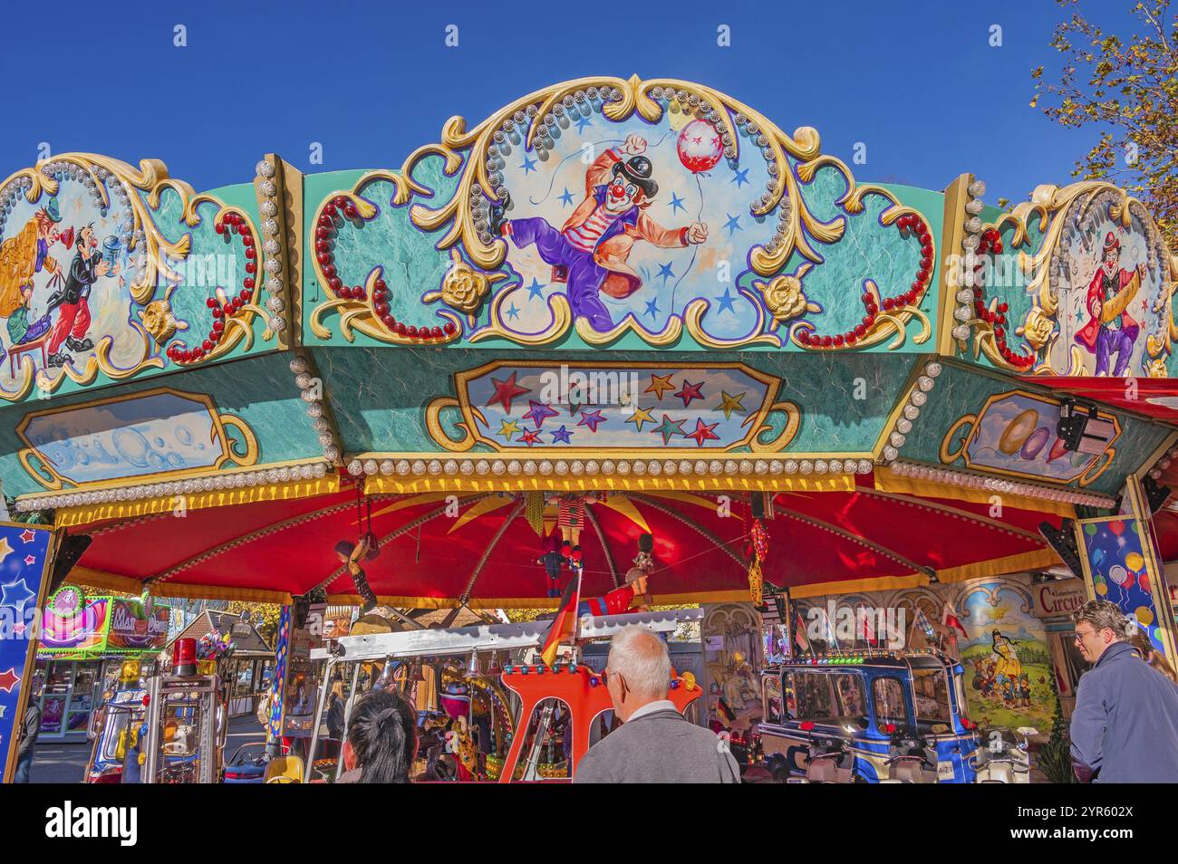 Immagini divertenti in una giostra per bambini, Katreinemarkt, Kempten, Allgaeu, Baviera, Germania, Europa Foto Stock