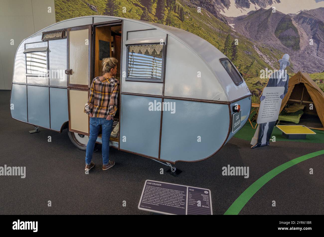 Carovana per crociere dal 1932, Erwin Hymer Museum, lago di Bad Forest, alta Svevia, Baden-Wuerttemberg, Germania, Europa Foto Stock