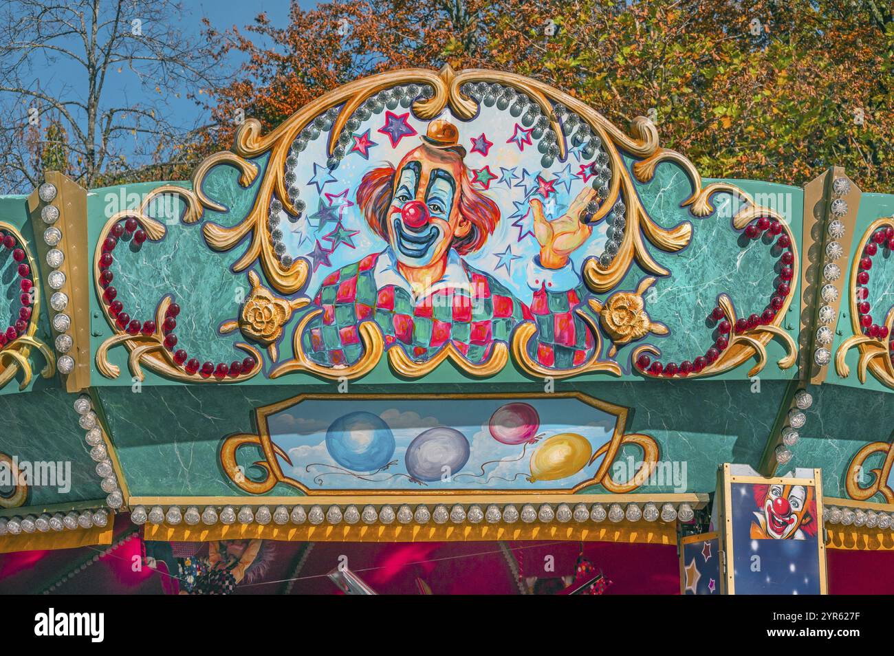 Foto divertente di un clown in una giostra per bambini, Katreinemarkt, Kempten, Allgaeu, Baviera, Germania, Europa Foto Stock