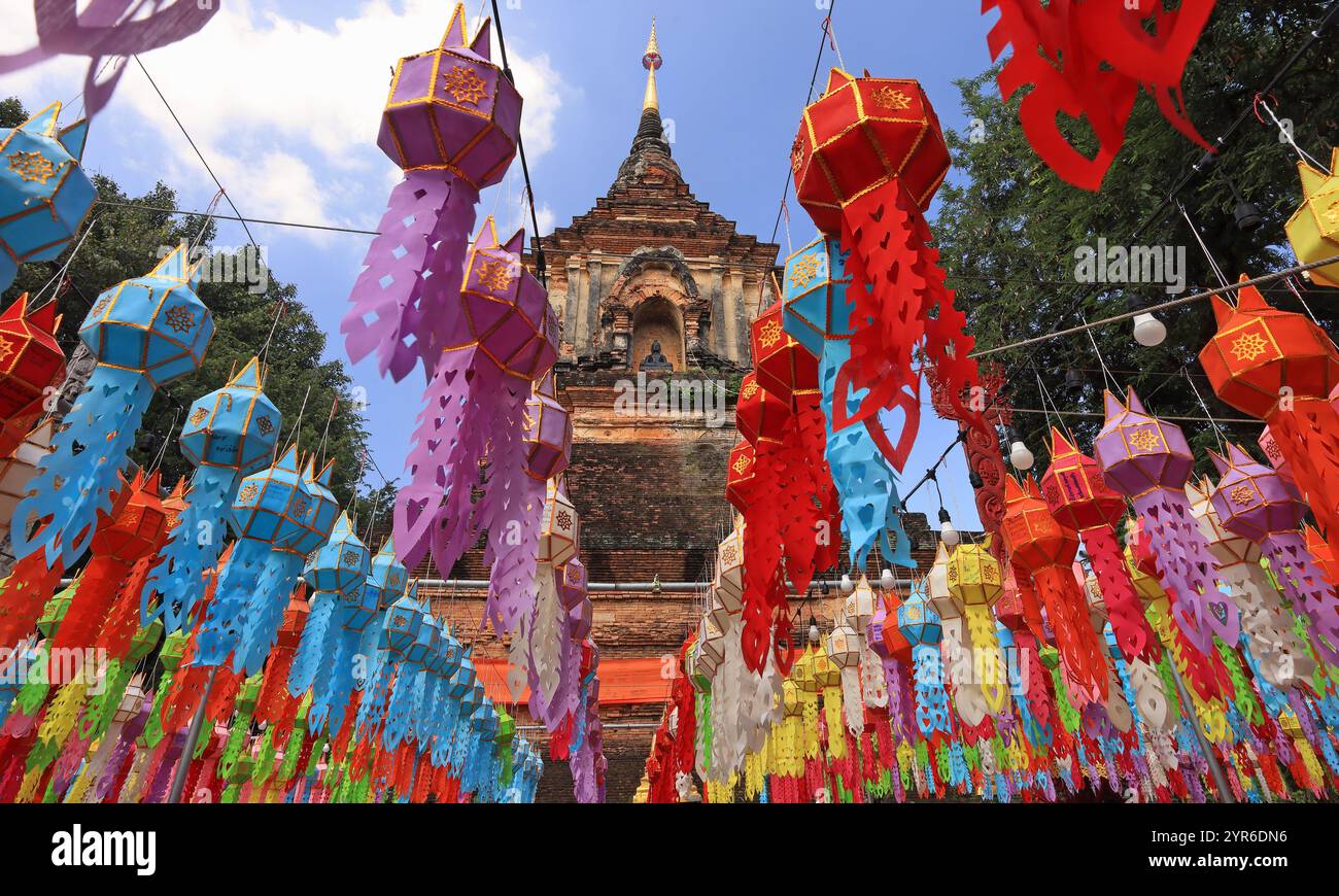 Wat Lok moli durante il festival delle lanterne a Chiang mai, Thailandia Foto Stock