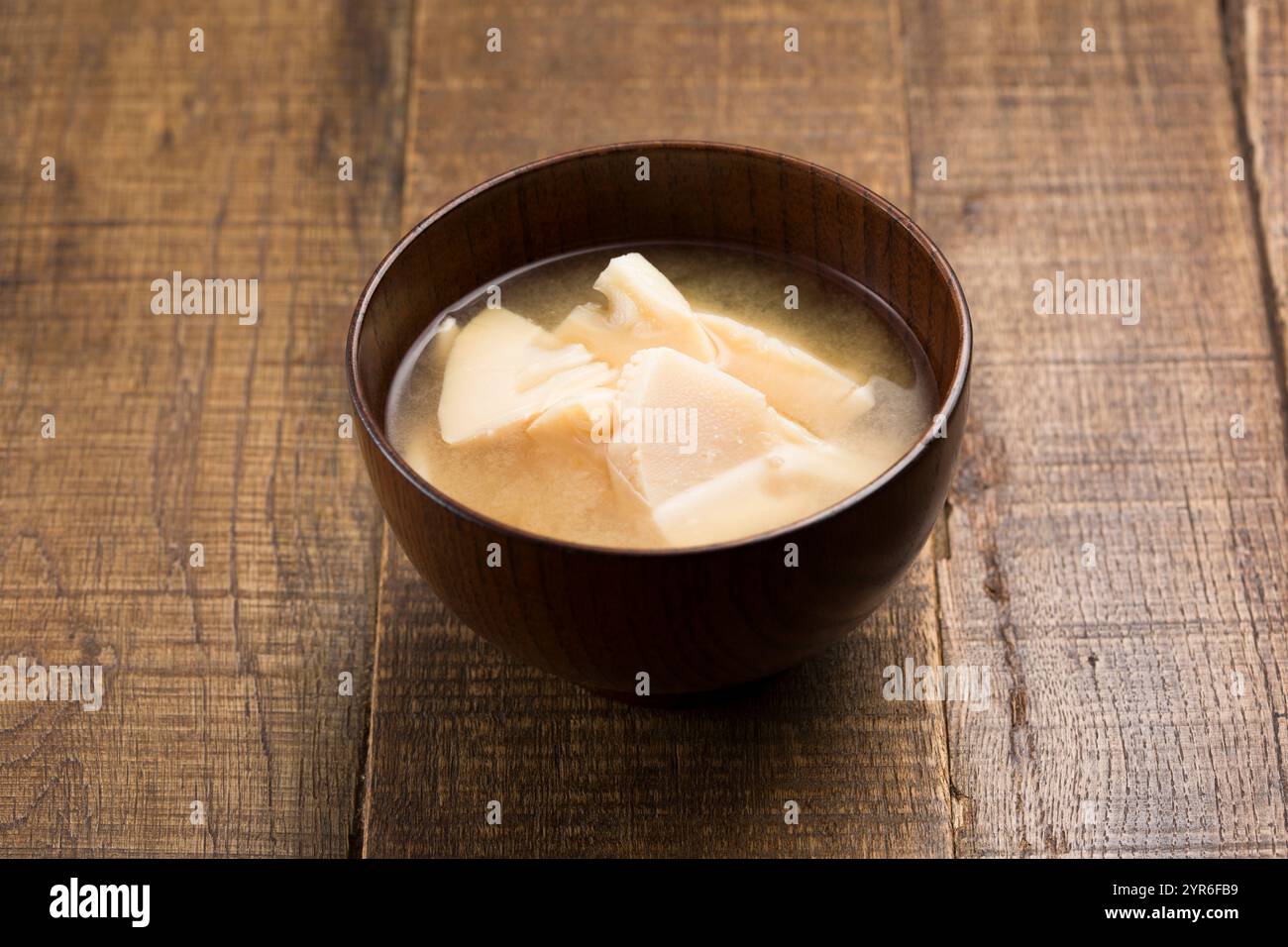 Zuppa di miso con germogli di bambù Foto Stock