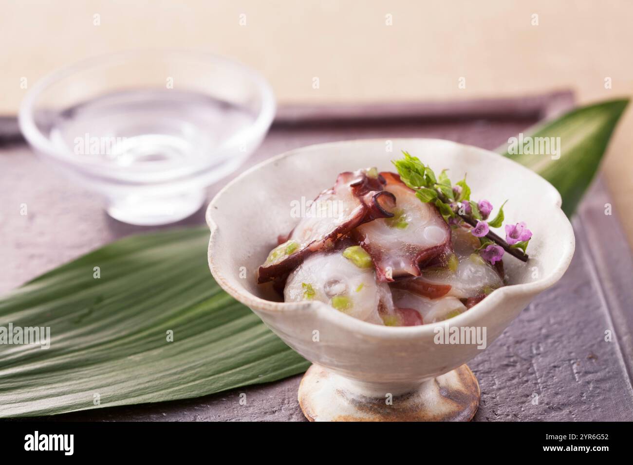 Polpo con wasabi e sake Foto Stock