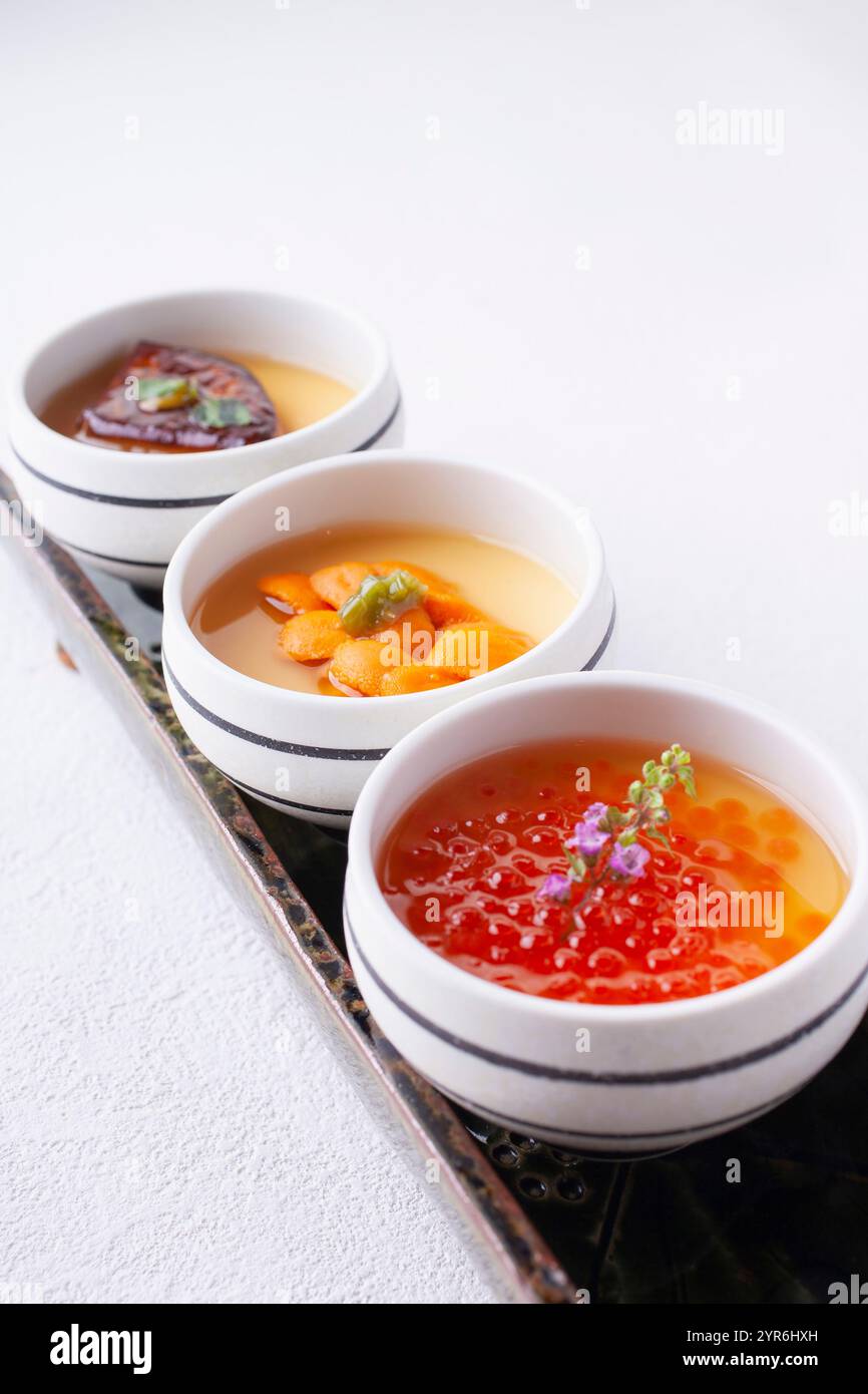 Tre tipi di crema pasticcera all'uovo al vapore di lusso Foto Stock