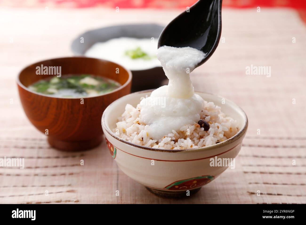 Immagine di riso a cinque chicchi e Nagaimo Yams Foto Stock