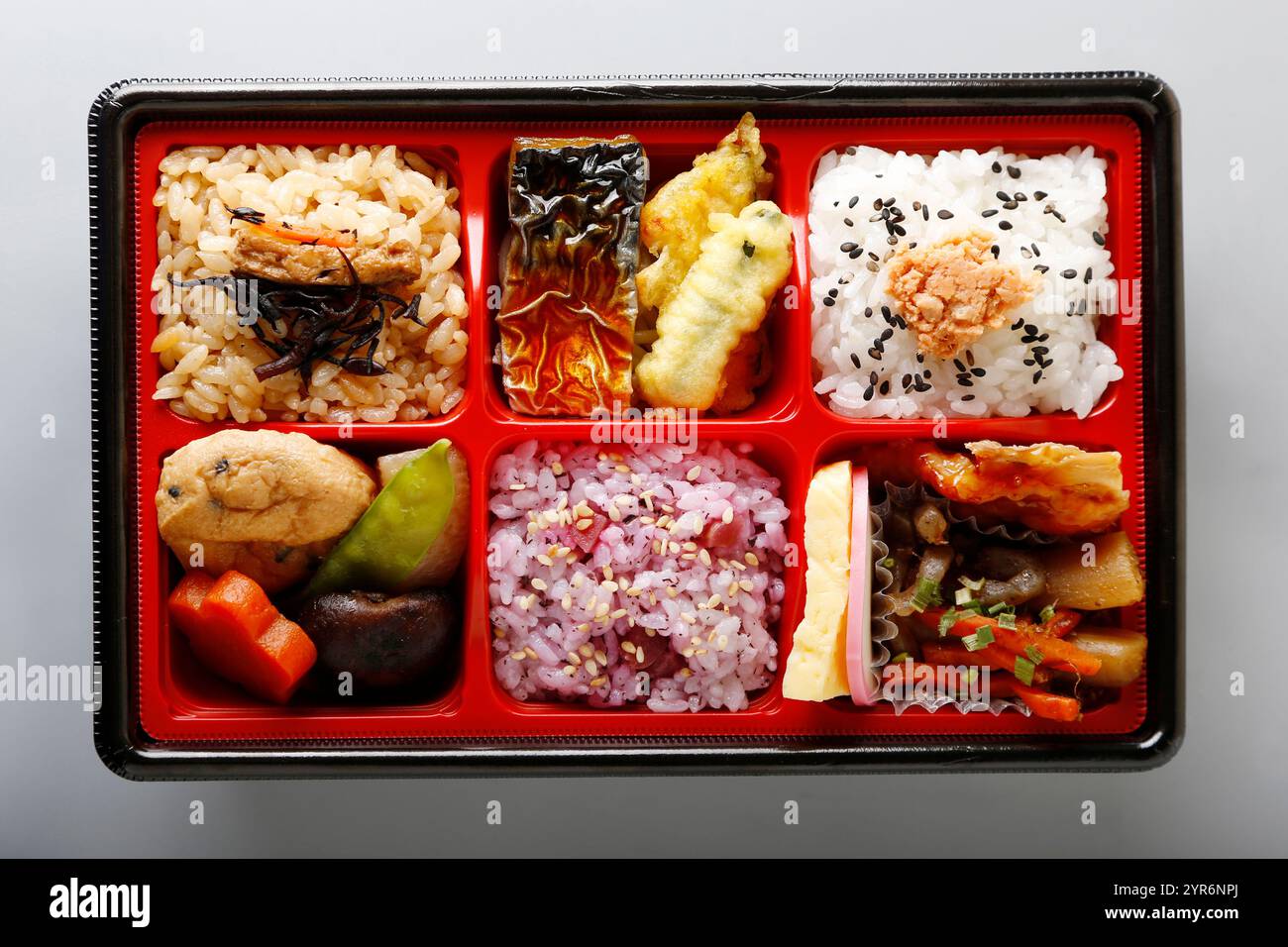 Bento in stile giapponese con 3 tipi di riso Foto Stock