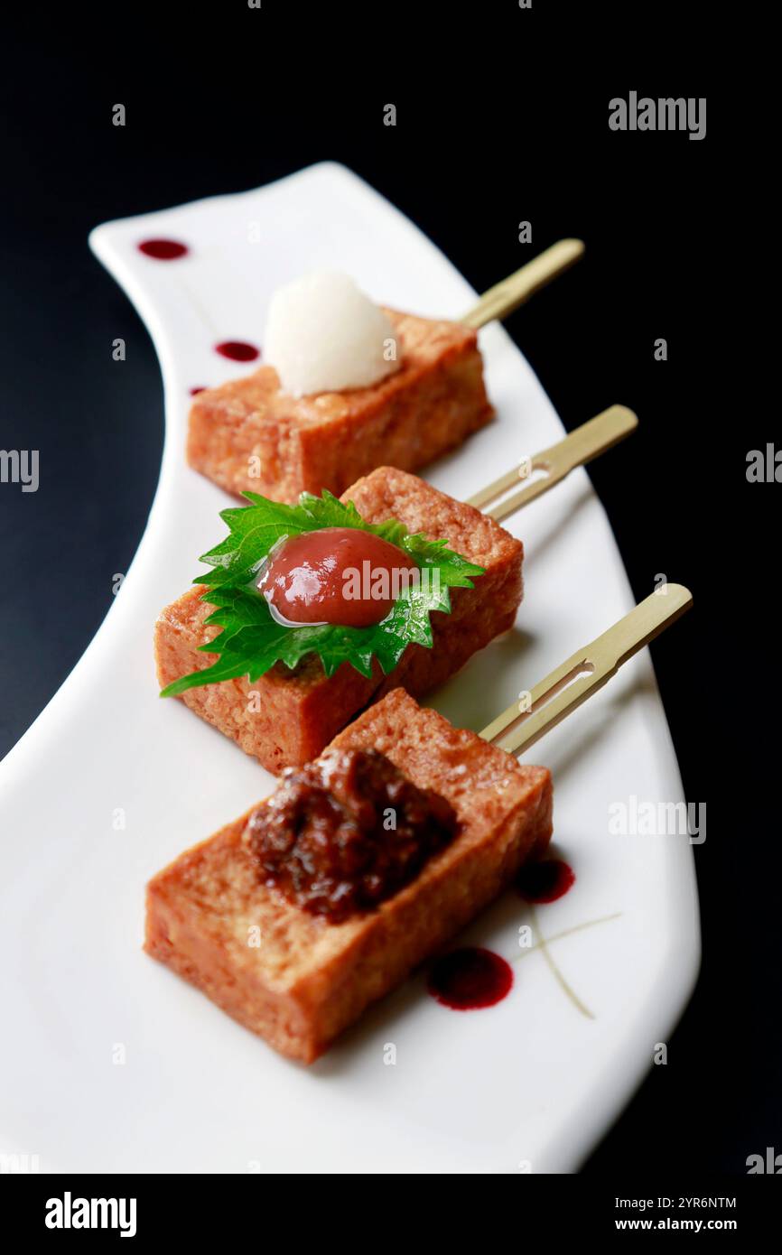 Tre tipi di tofu fritto in profondità Foto Stock